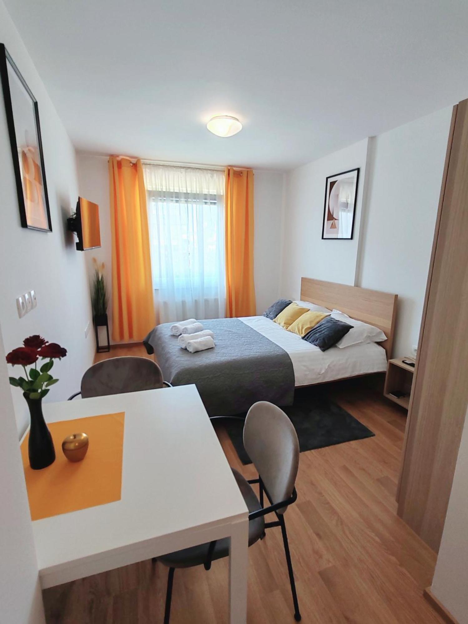 Lucky Center Ljubljana Apartment ภายนอก รูปภาพ