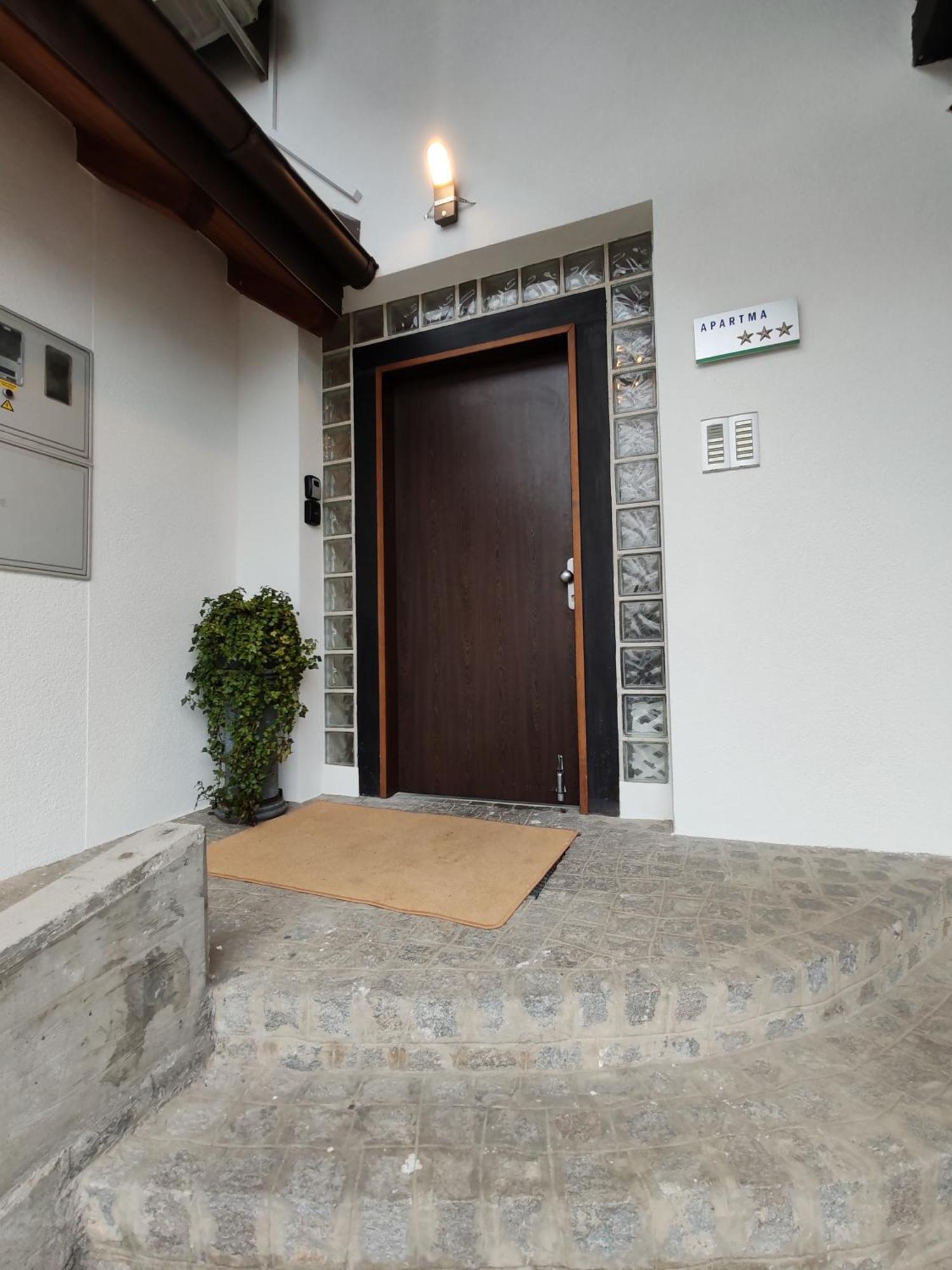 Lucky Center Ljubljana Apartment ภายนอก รูปภาพ