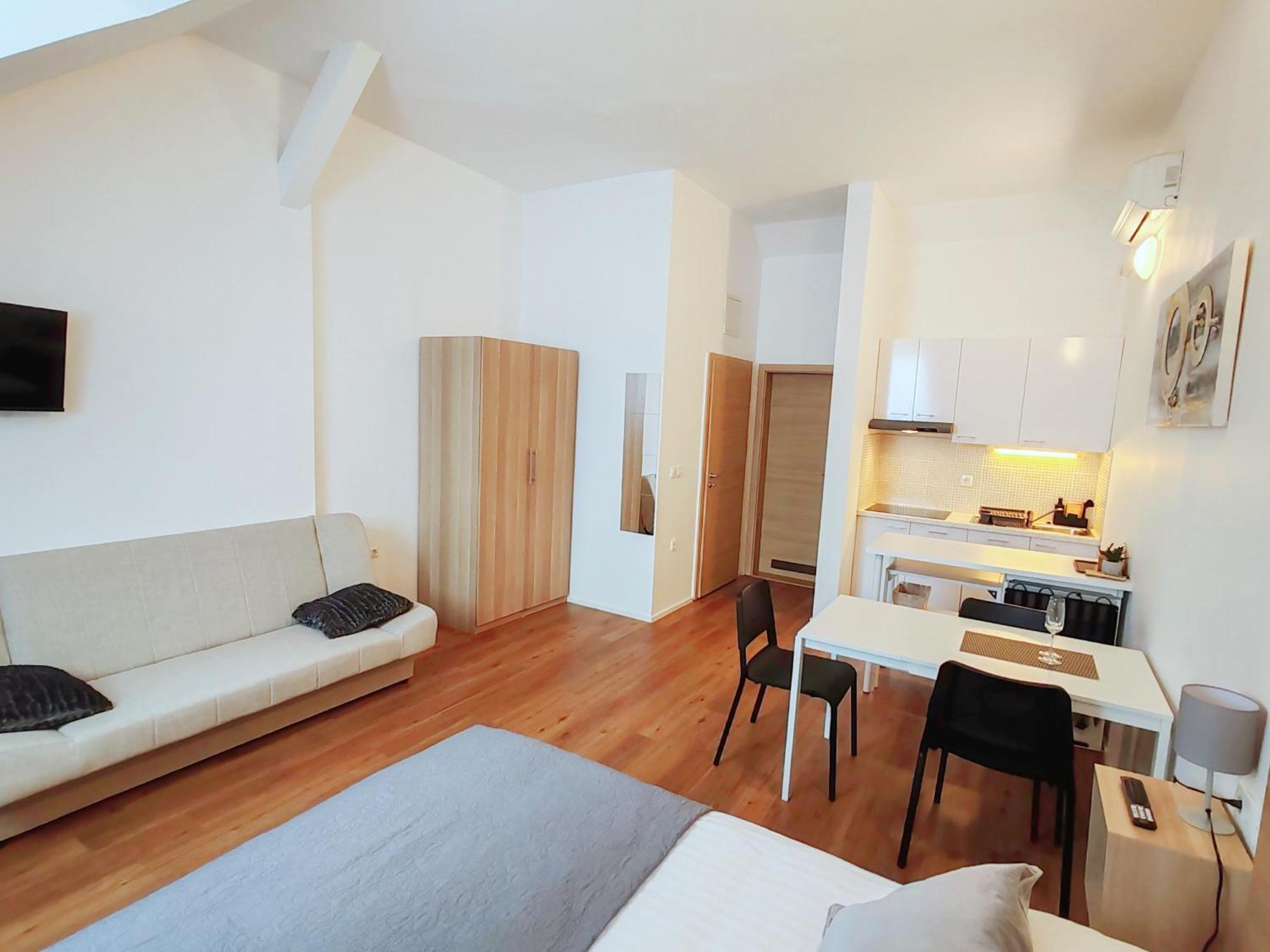 Lucky Center Ljubljana Apartment ภายนอก รูปภาพ