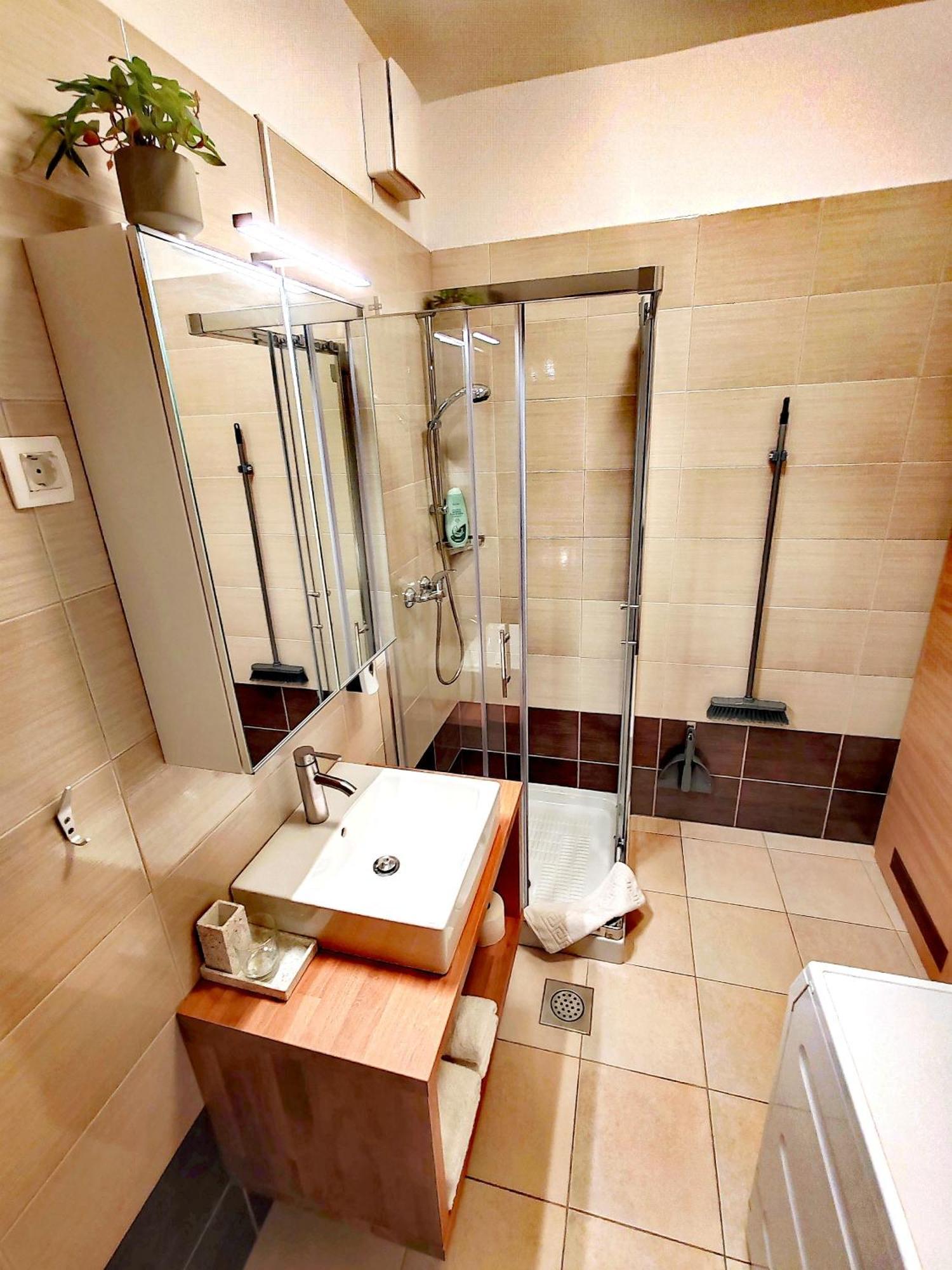 Lucky Center Ljubljana Apartment ภายนอก รูปภาพ