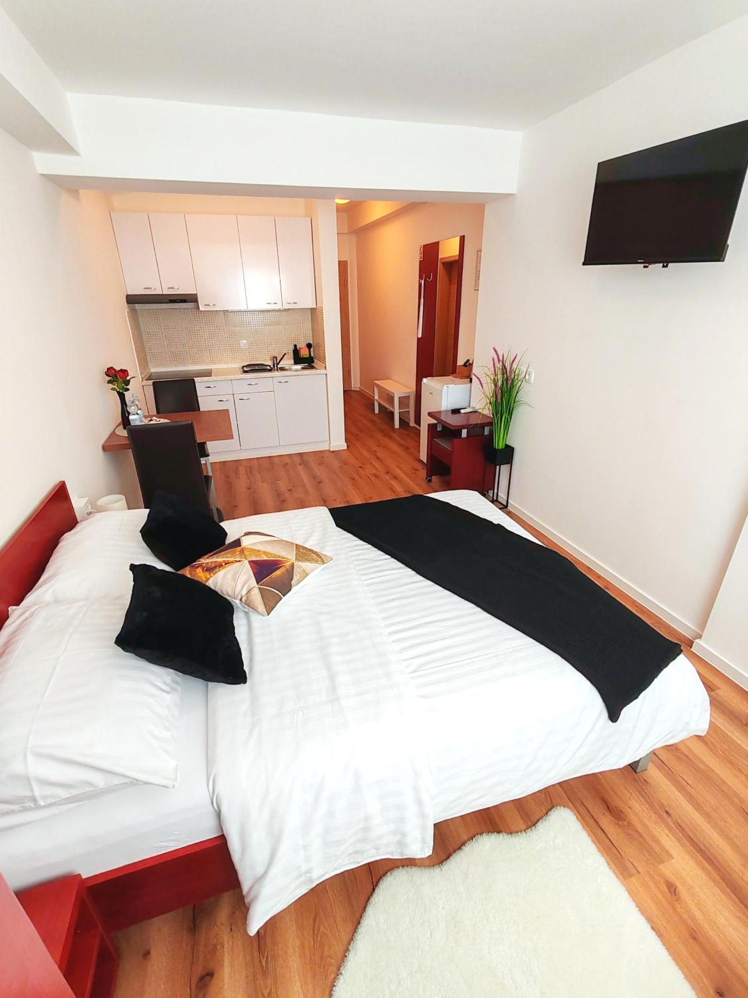Lucky Center Ljubljana Apartment ภายนอก รูปภาพ