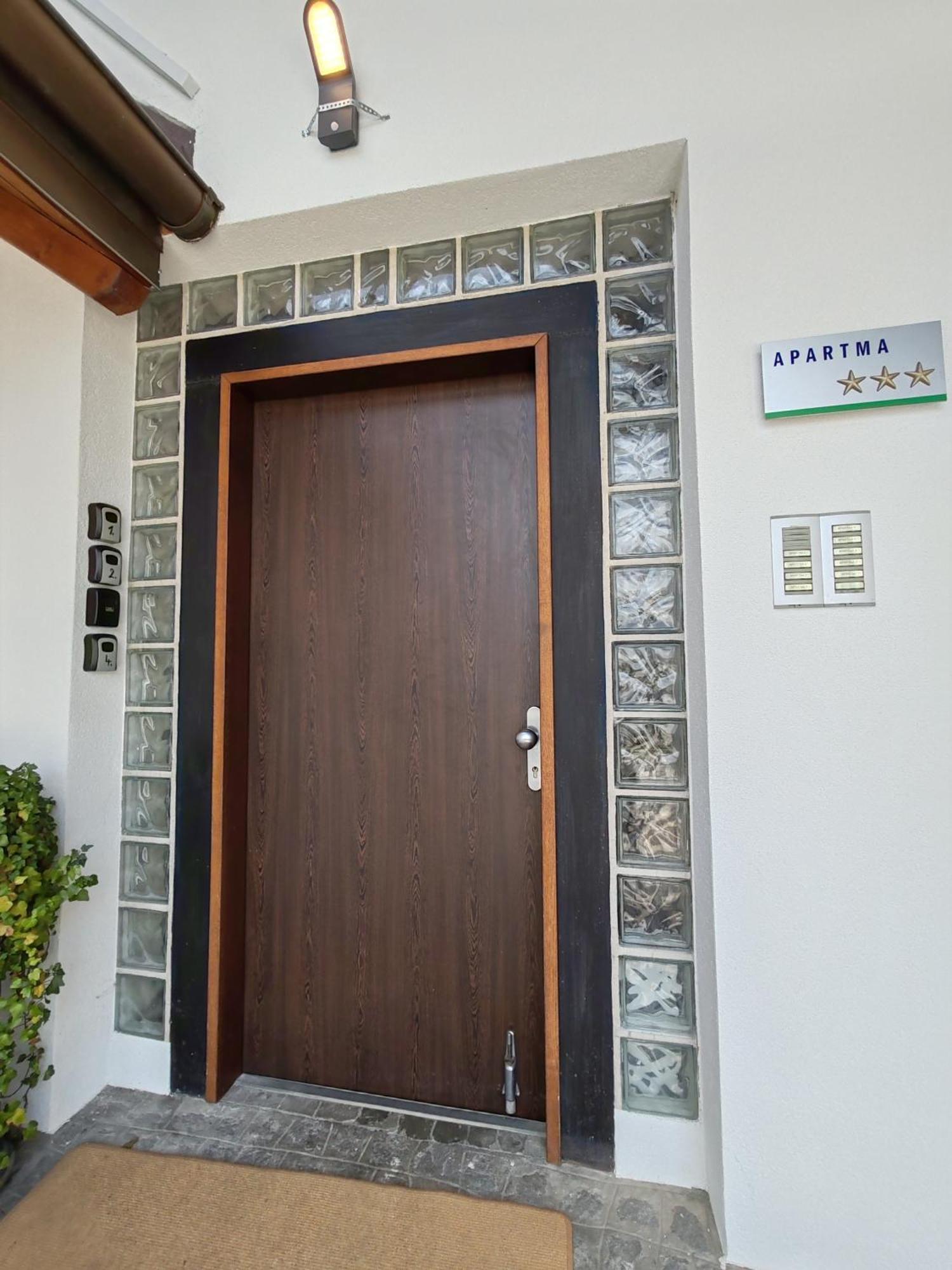 Lucky Center Ljubljana Apartment ภายนอก รูปภาพ